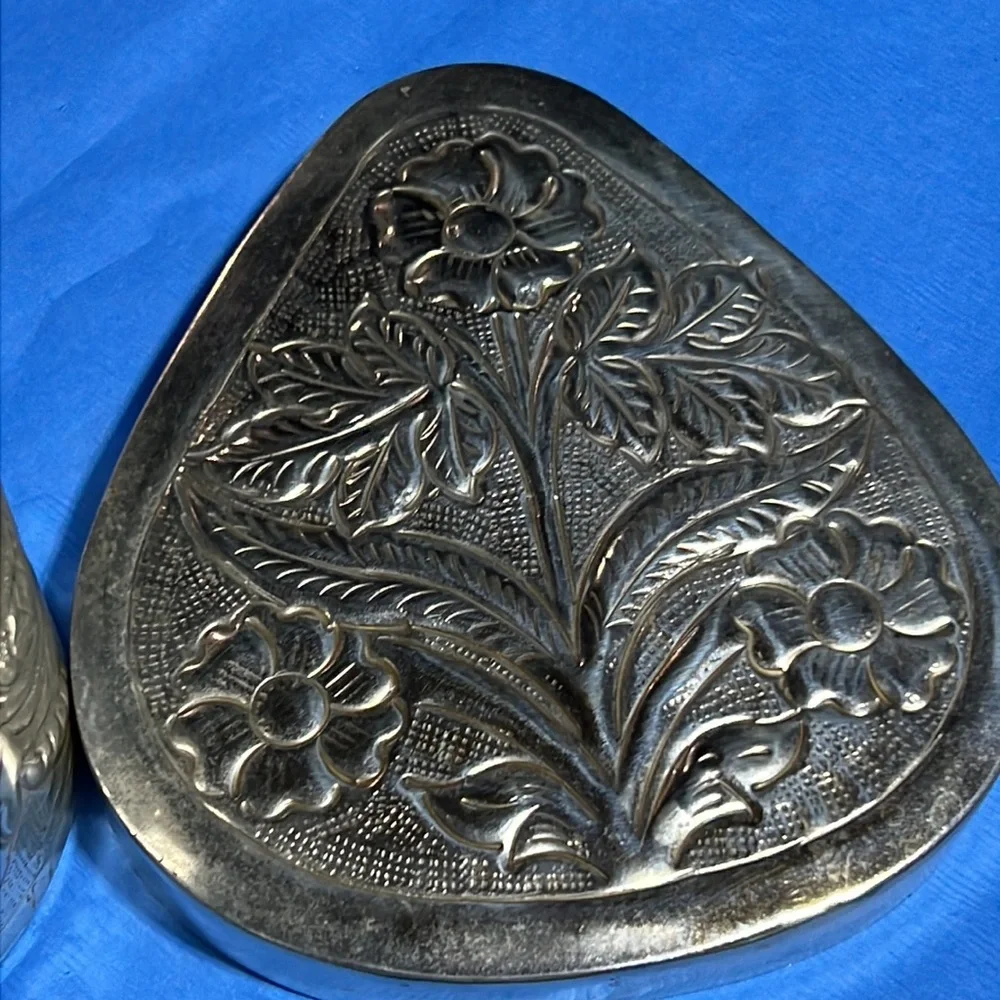 Vintage embossed flower large trinket/vanity box